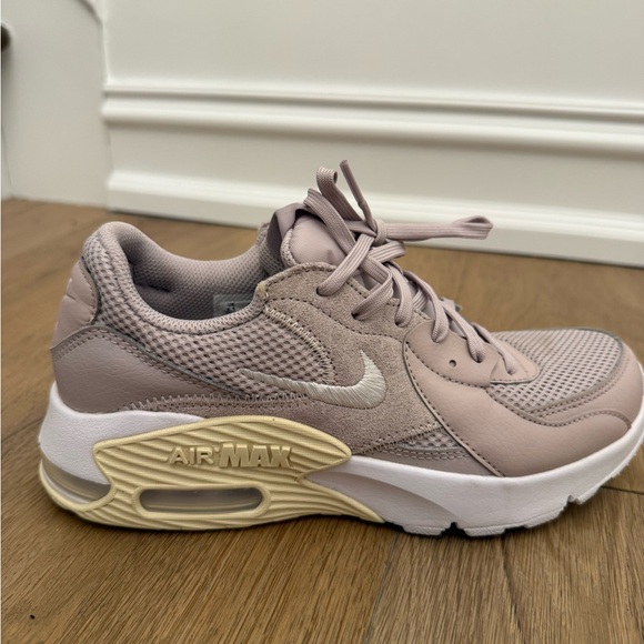 Nike Women's Light Pink and Cream Air Max Low-Top Sneakers - Picture 4 of 6